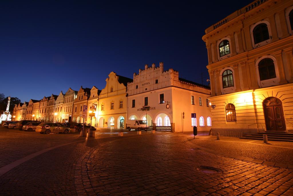 Hotel Bily Konicek Trebon Bagian luar foto