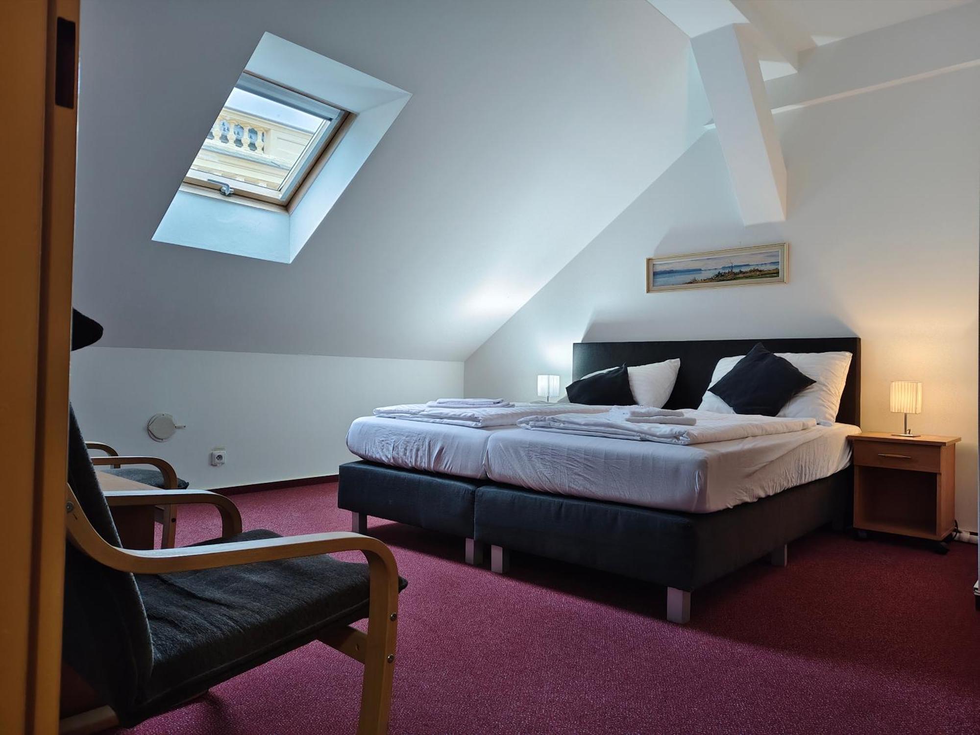 Hotel Bily Konicek Trebon Bagian luar foto
