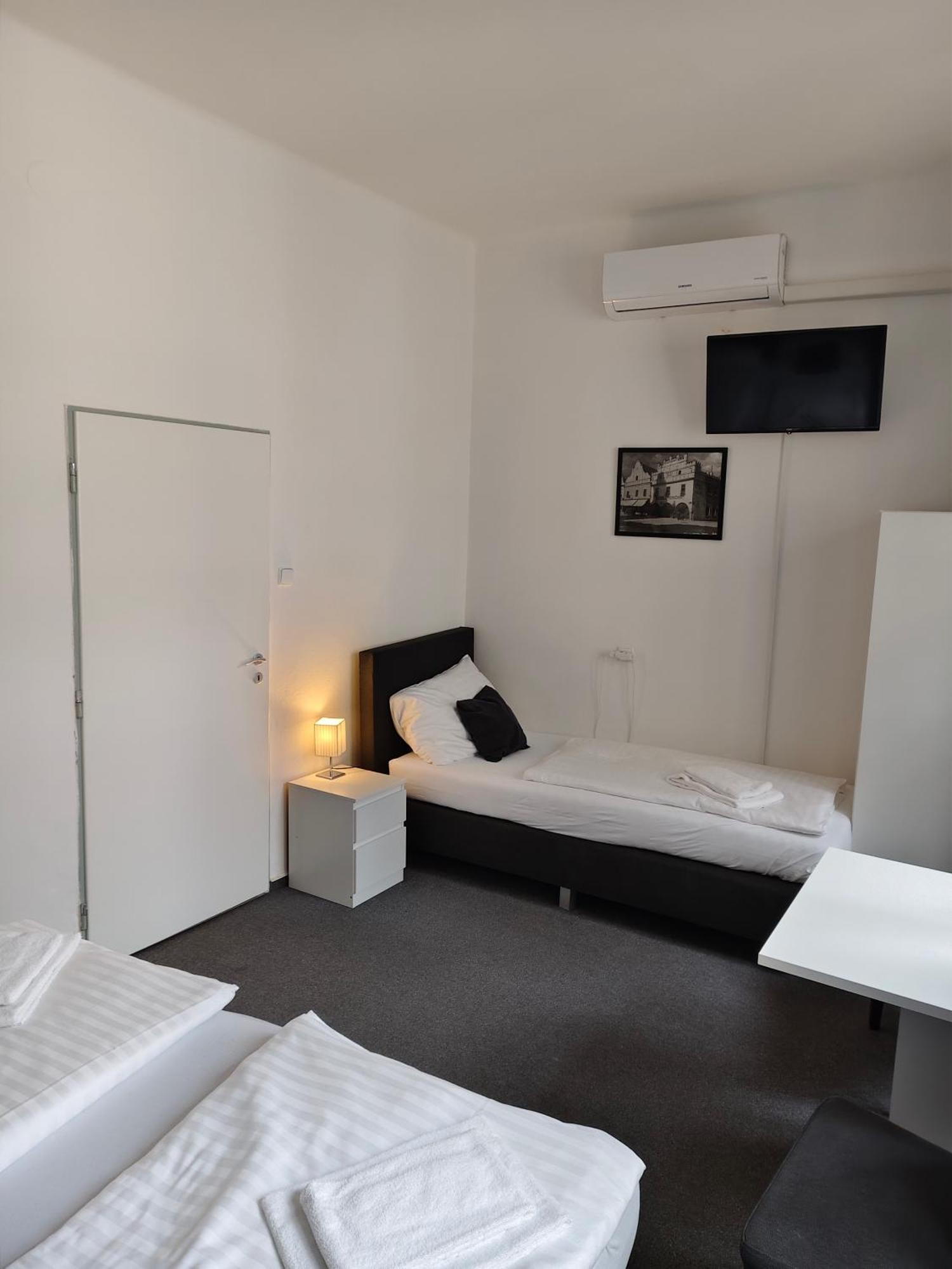 Hotel Bily Konicek Trebon Bagian luar foto