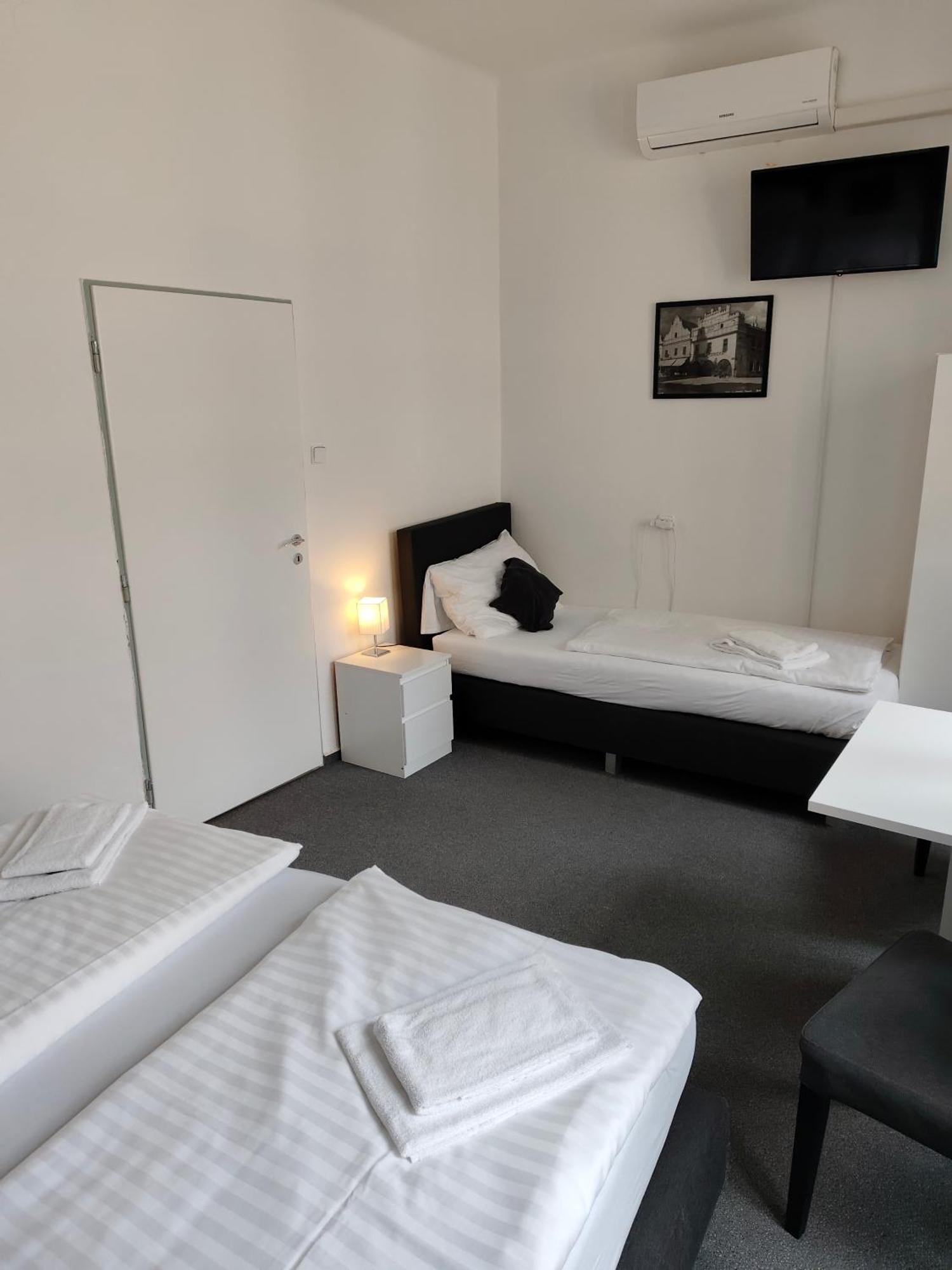 Hotel Bily Konicek Trebon Bagian luar foto
