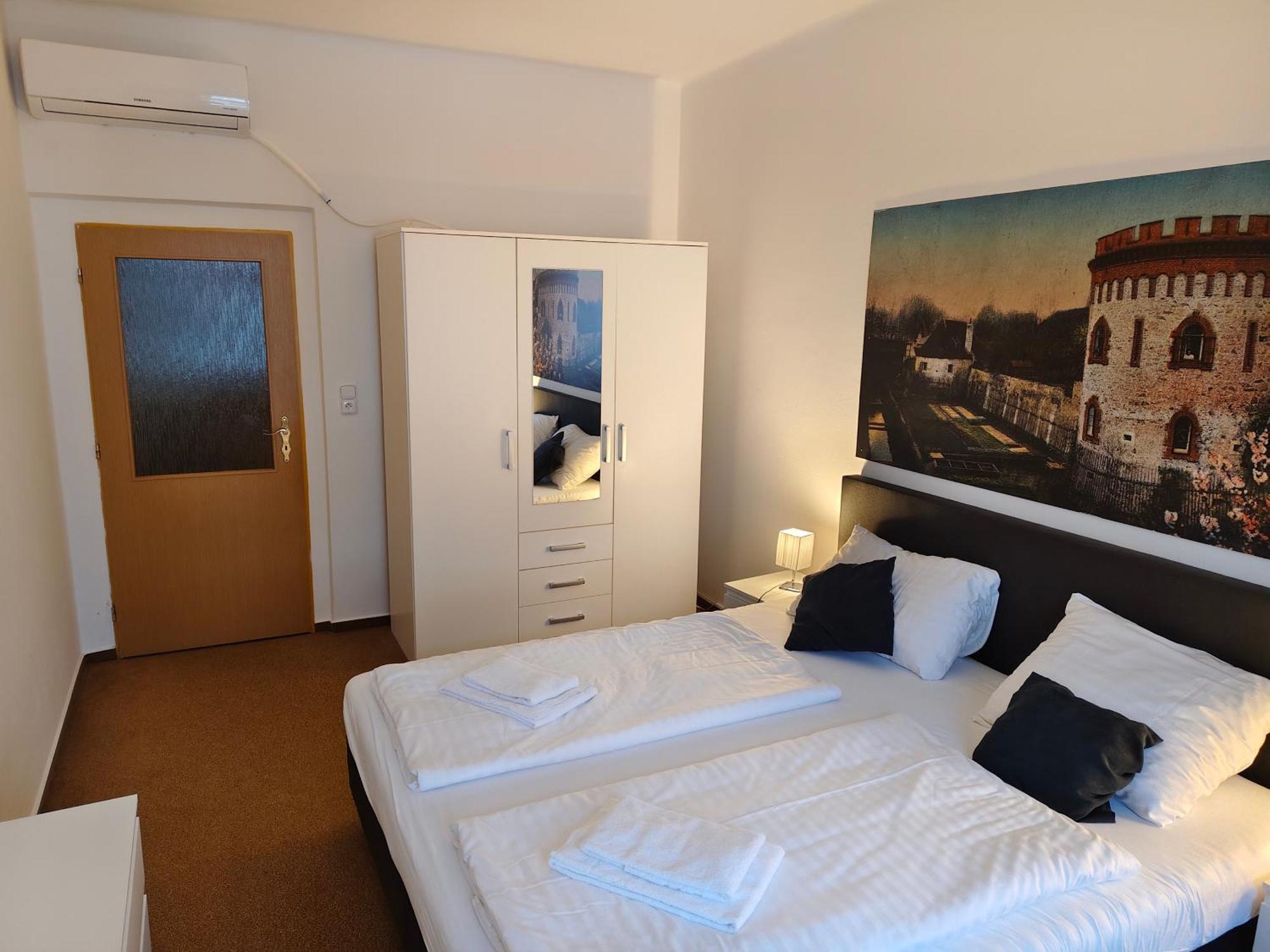 Hotel Bily Konicek Trebon Bagian luar foto