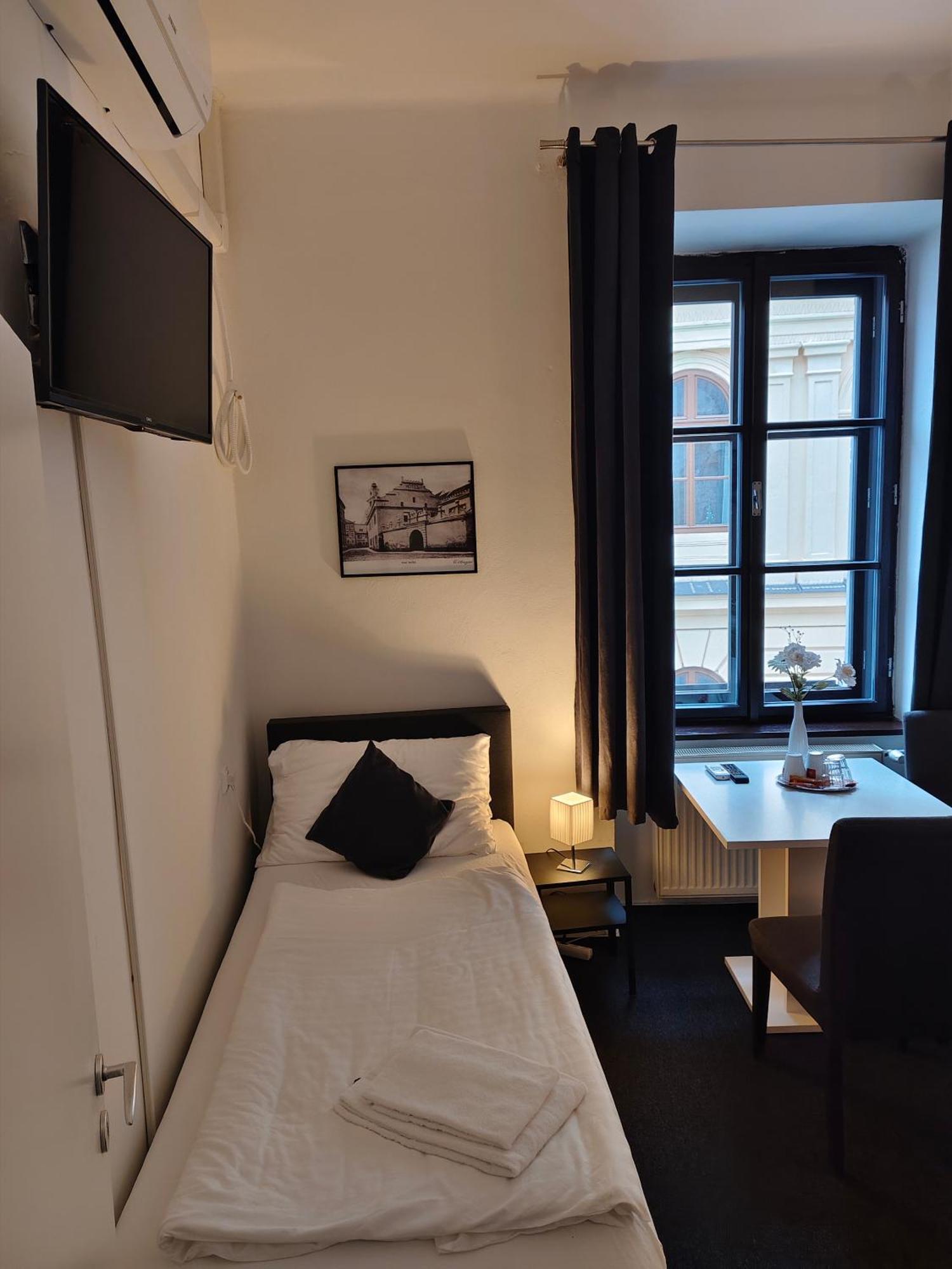 Hotel Bily Konicek Trebon Bagian luar foto