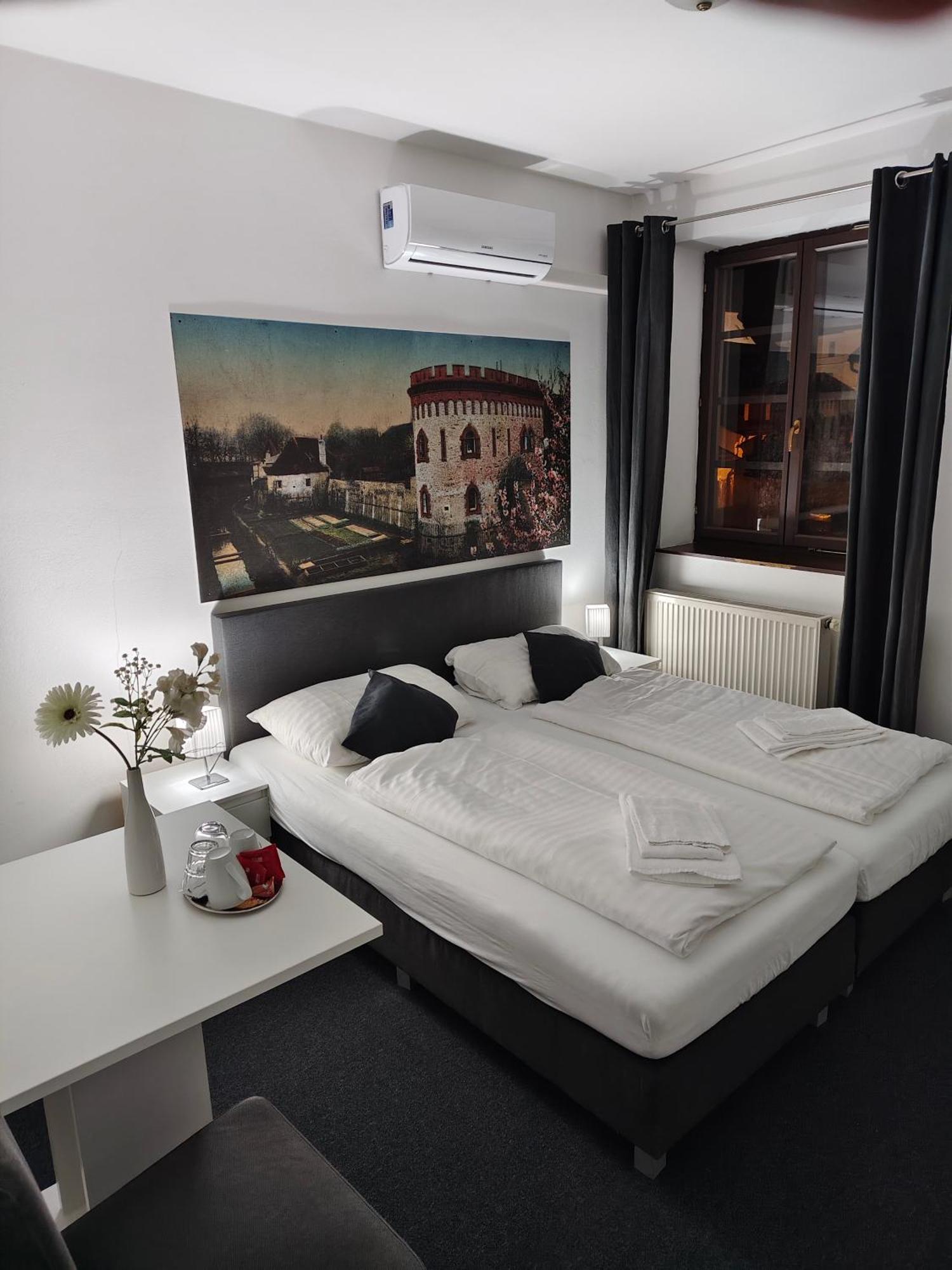 Hotel Bily Konicek Trebon Bagian luar foto