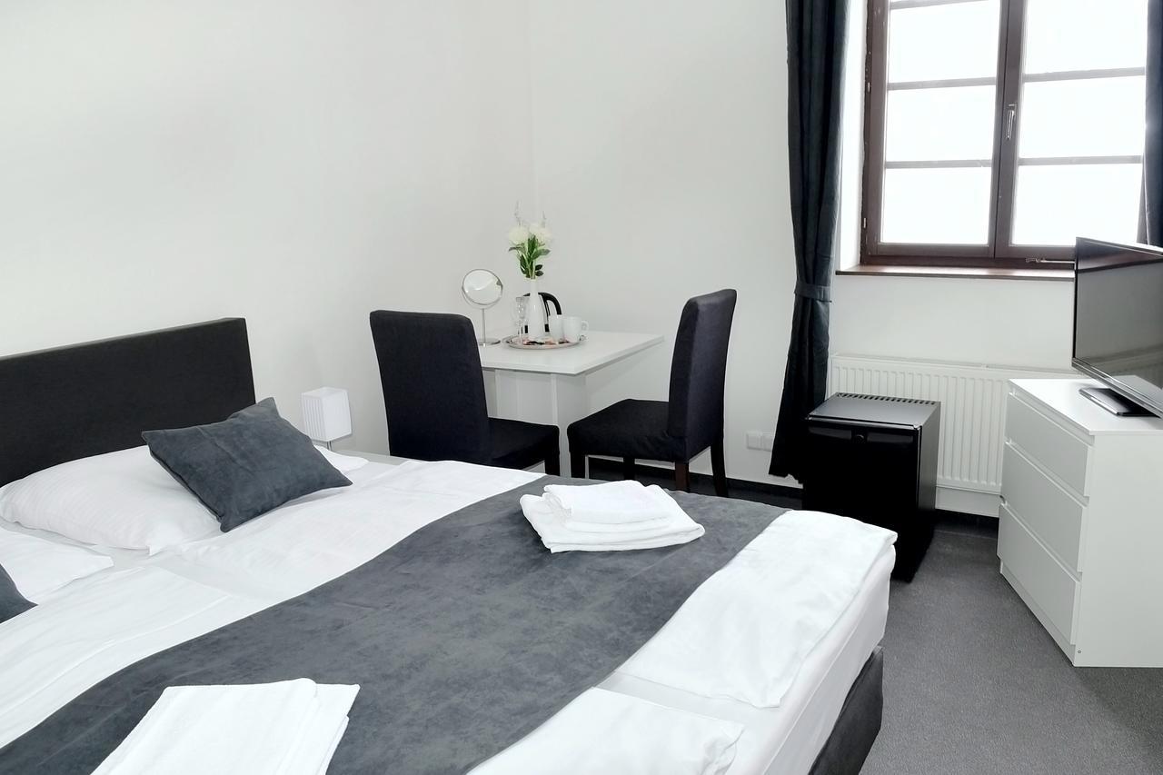 Hotel Bily Konicek Trebon Bagian luar foto
