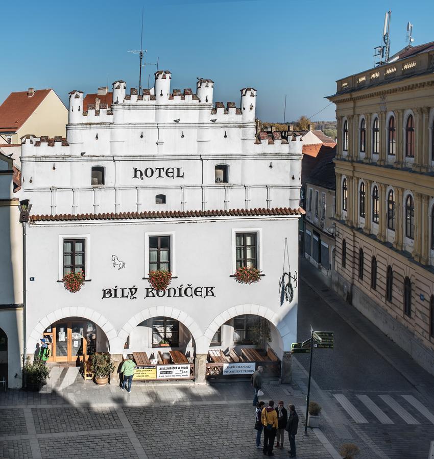 Hotel Bily Konicek Trebon Bagian luar foto