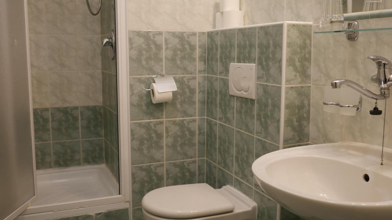 Hotel Bily Konicek Trebon Bagian luar foto