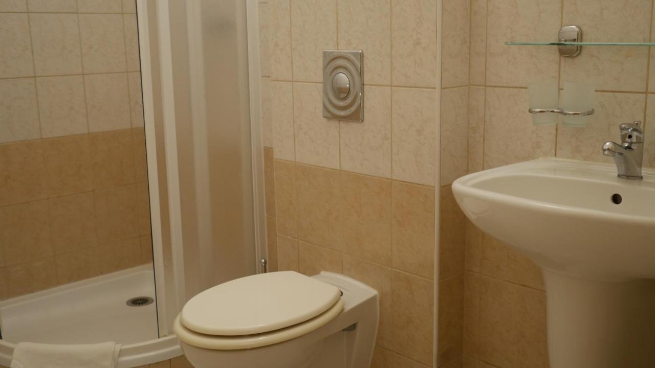 Hotel Bily Konicek Trebon Bagian luar foto