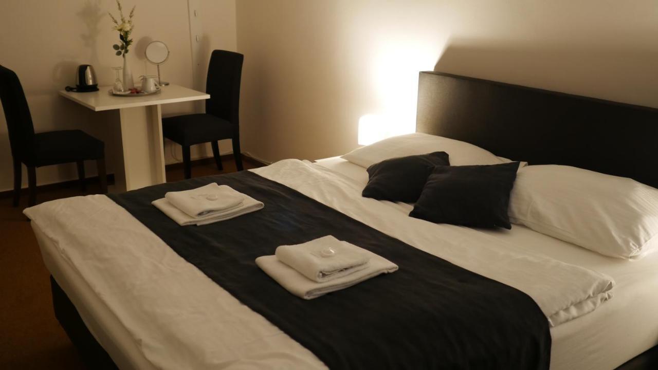 Hotel Bily Konicek Trebon Bagian luar foto