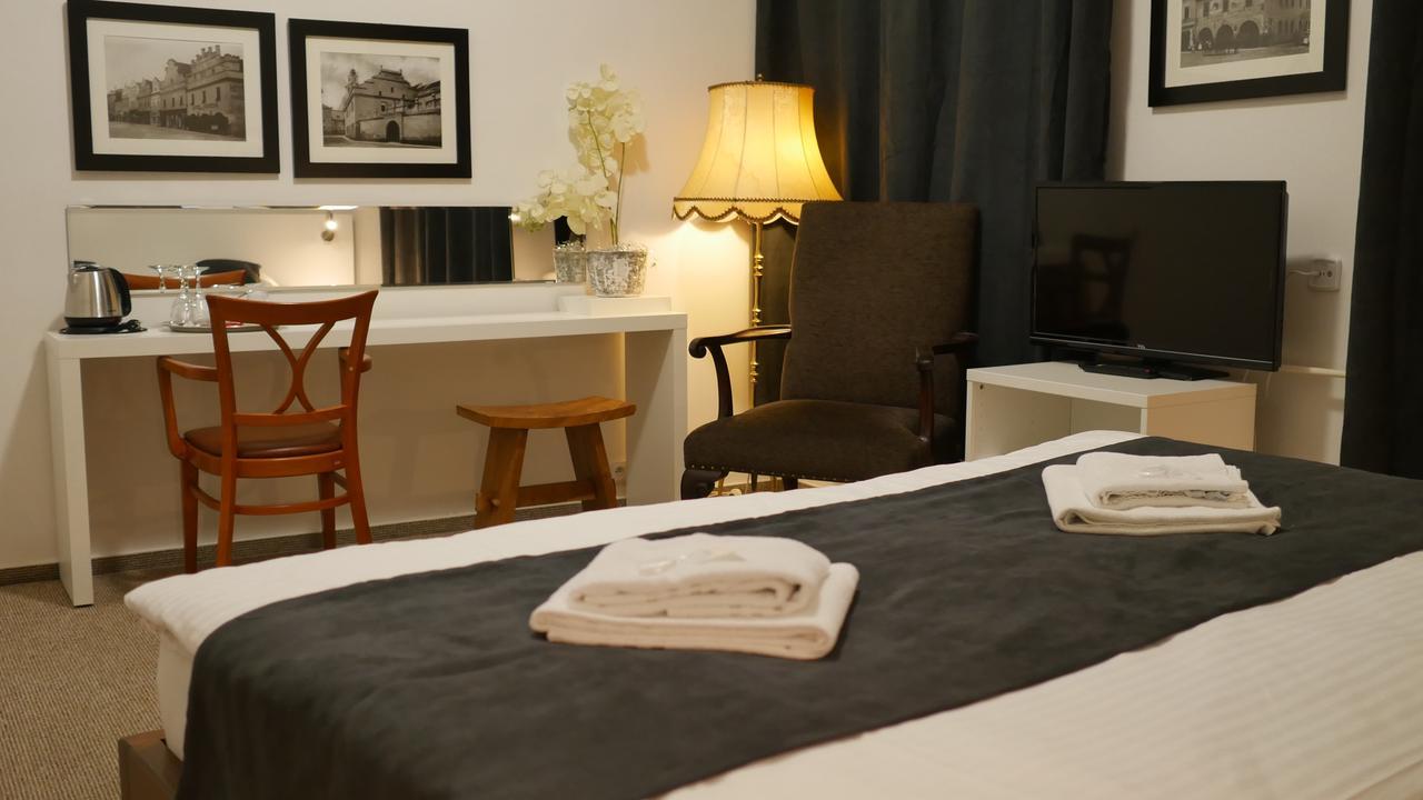 Hotel Bily Konicek Trebon Bagian luar foto