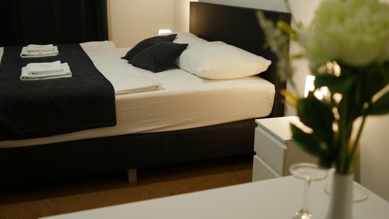 Hotel Bily Konicek Trebon Bagian luar foto