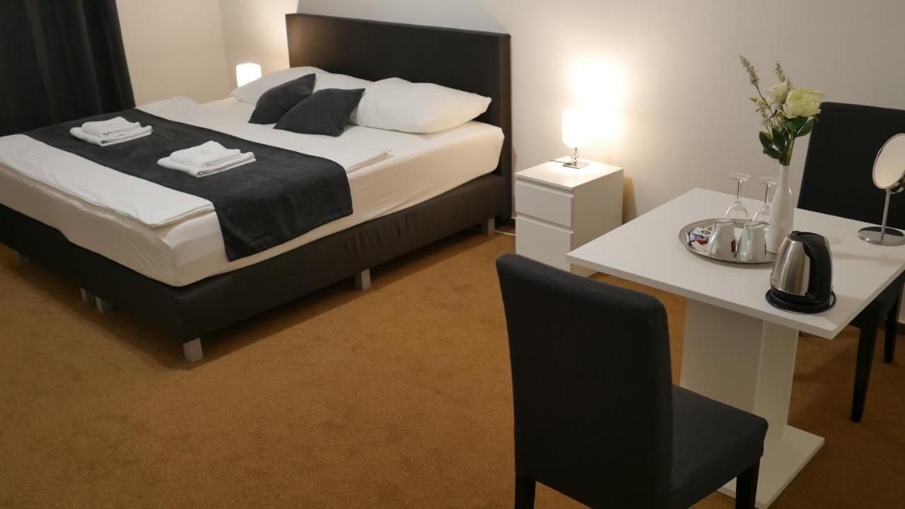 Hotel Bily Konicek Trebon Bagian luar foto