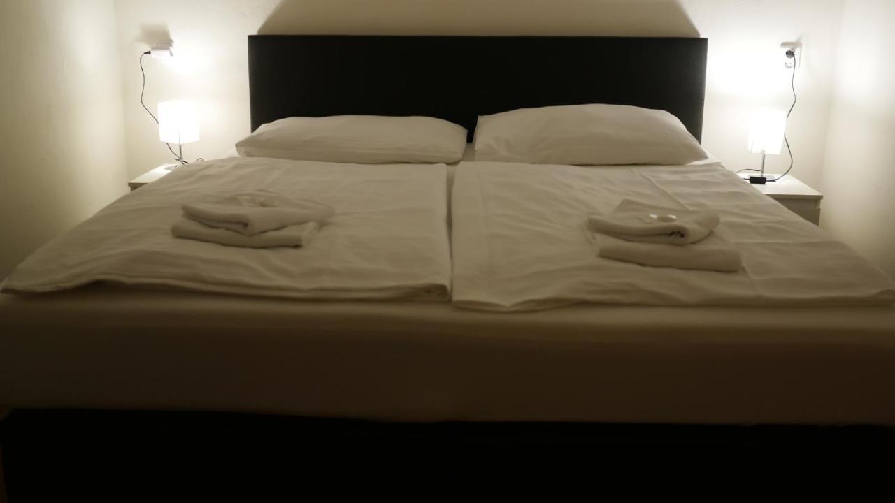 Hotel Bily Konicek Trebon Bagian luar foto