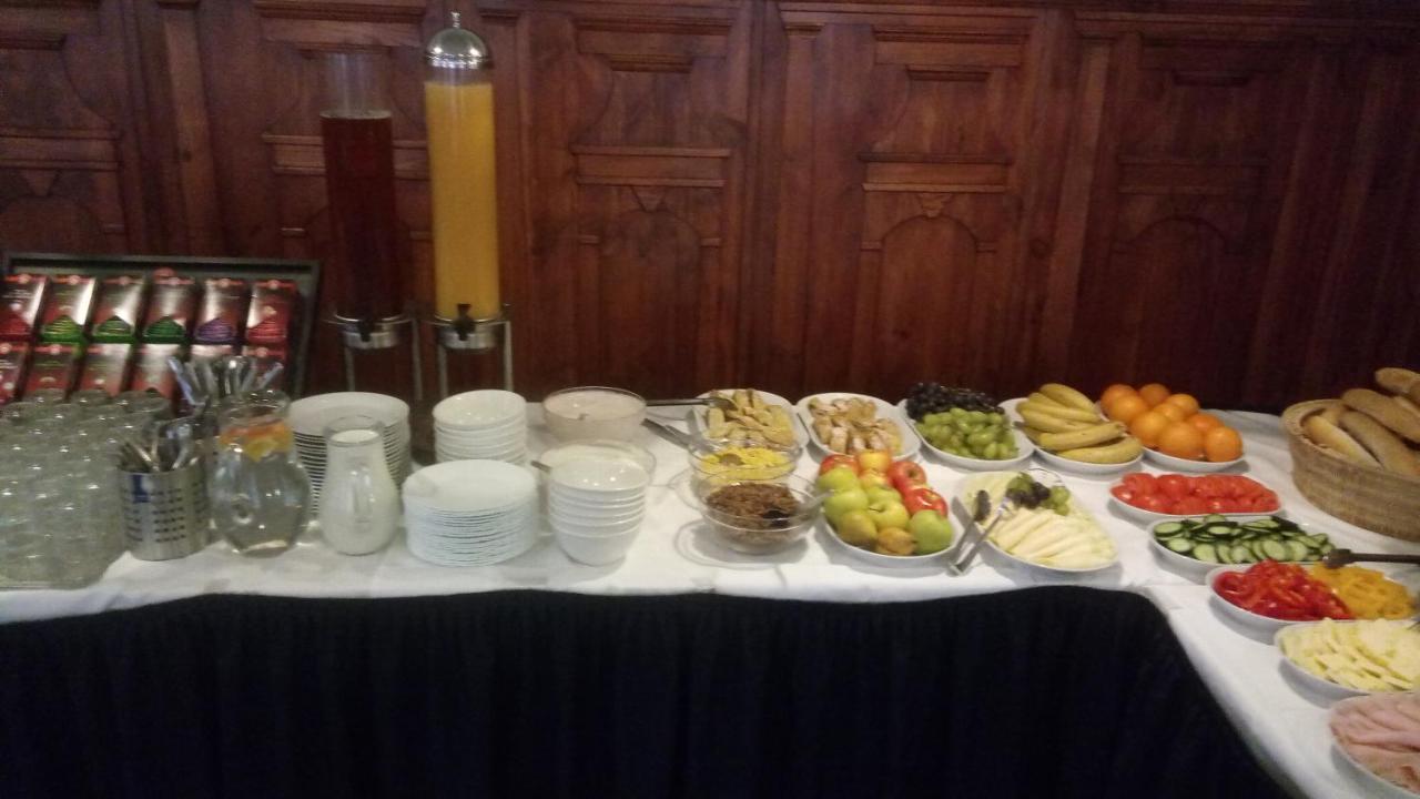 Hotel Bily Konicek Trebon Bagian luar foto