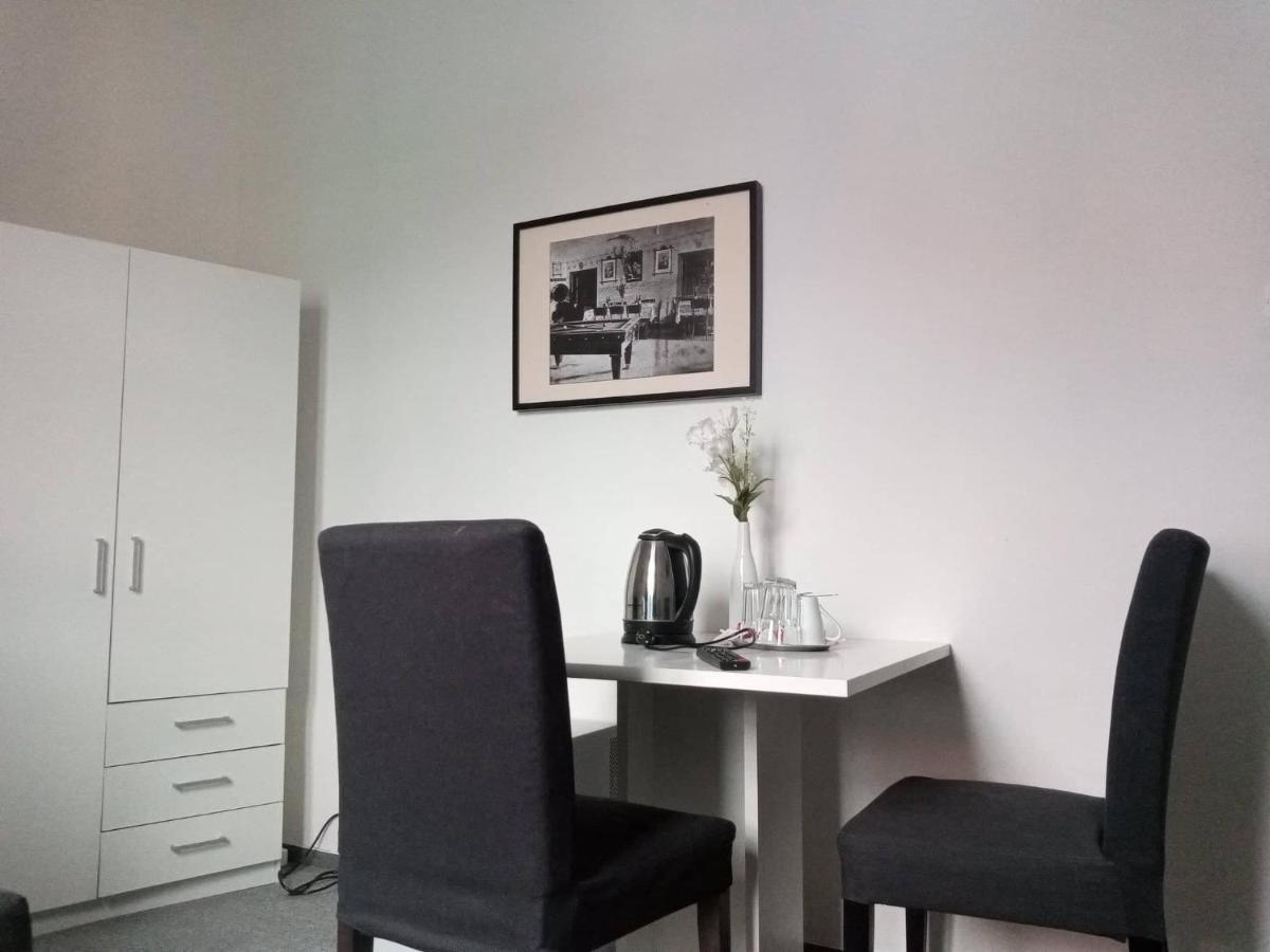 Hotel Bily Konicek Trebon Bagian luar foto
